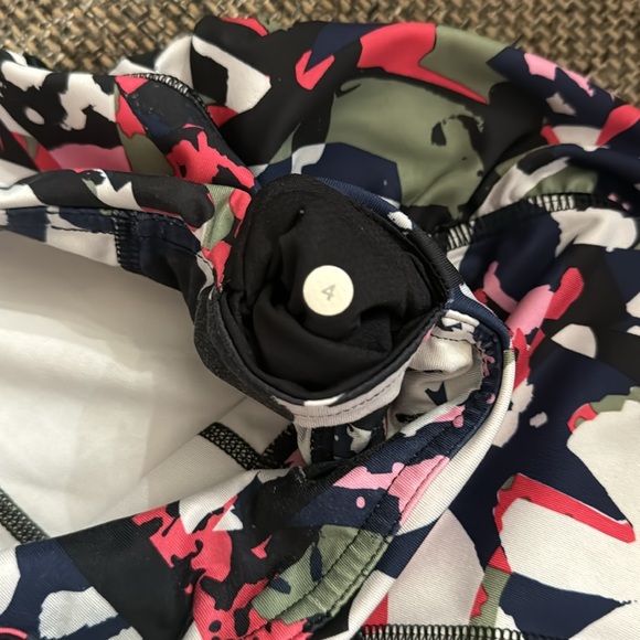 Lululemon speed track short size 4 - Picture 7 of 8